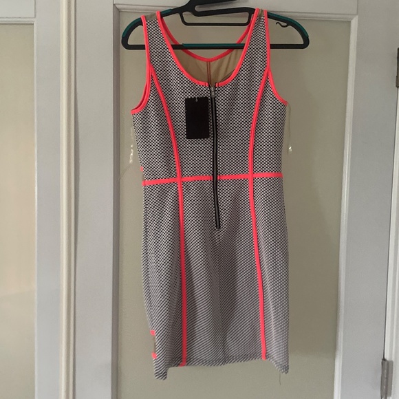 NWT short nude cut out dress - Picture 3 of 3